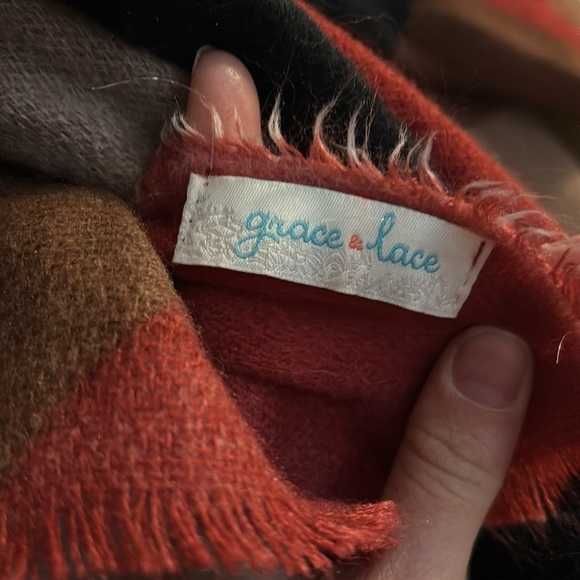 Grace & Lace Geometric Cape/Poncho - Picture 3 of 4